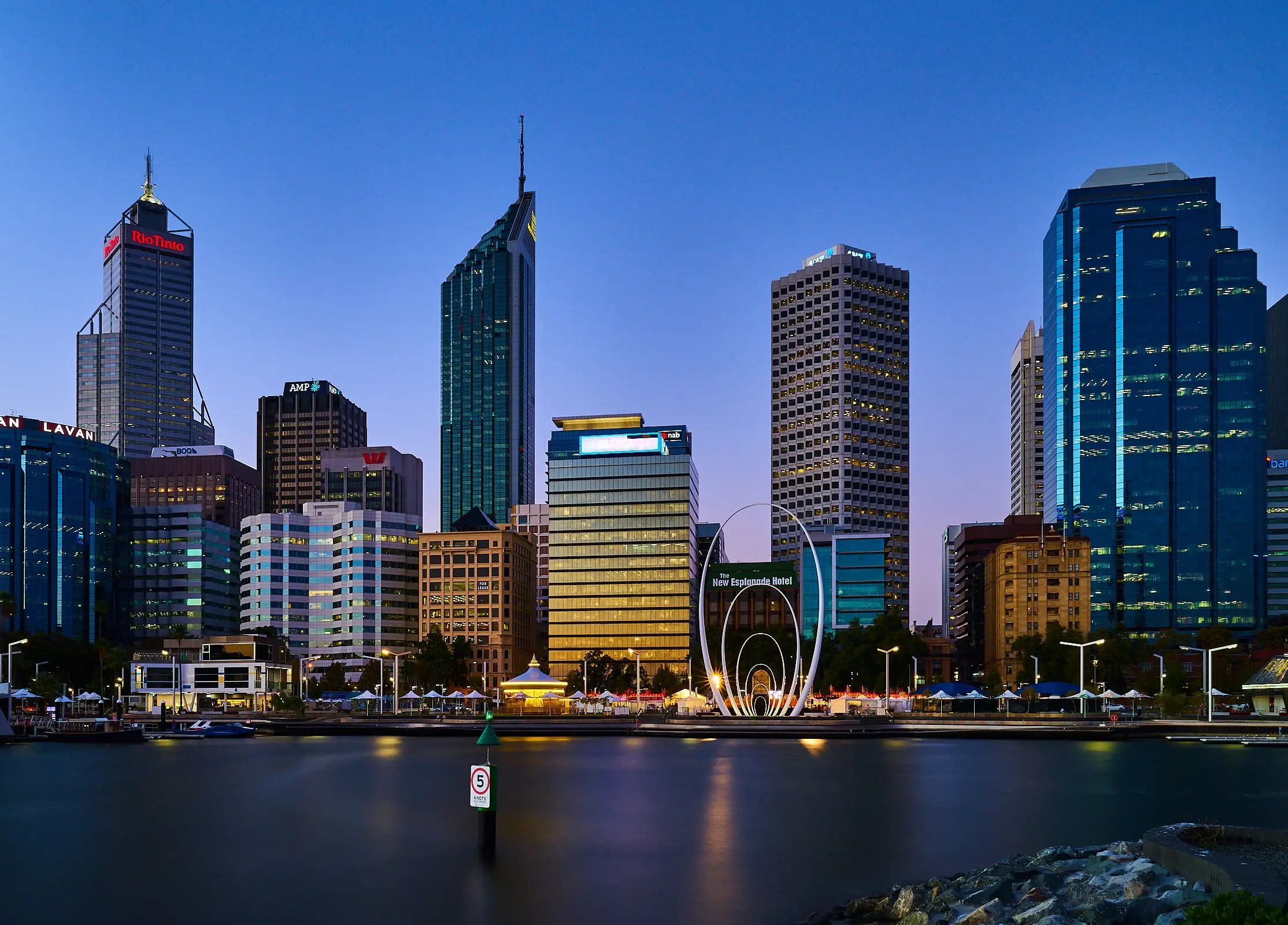 The Unforgettable Beauty of the Perth and its Landmarks Perth and its Landmarks